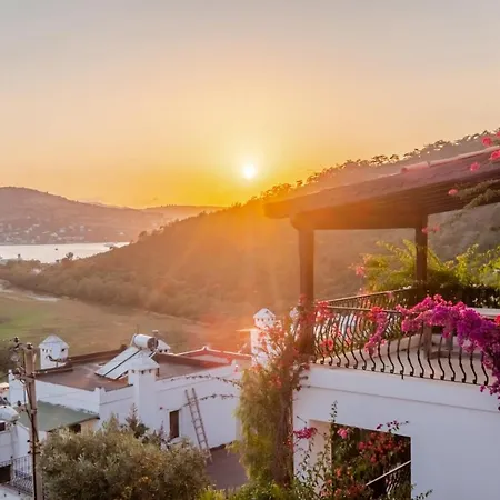 House Near Paradise Bay In Bodrum 골터크부쿠